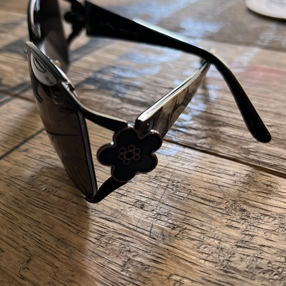 Vera Bradley sunglasses 🕶️ - Picture 3 of 11